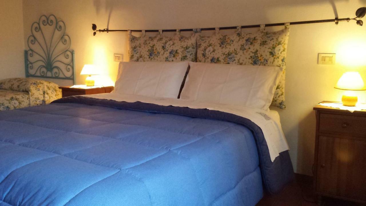 A Casa Di Lizzy B&B Monte Lopio Bagian luar foto